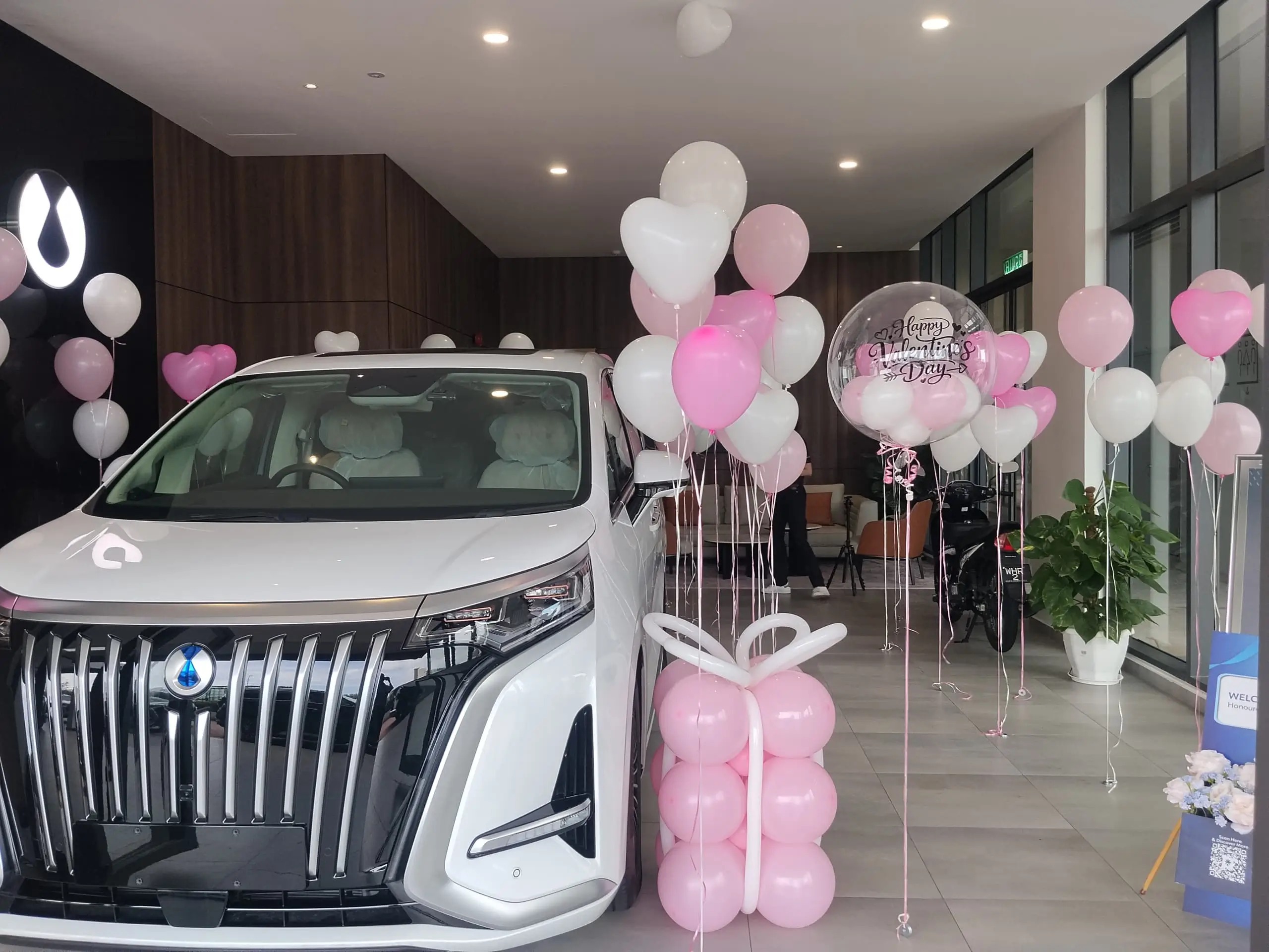 Balloons Car Showroom