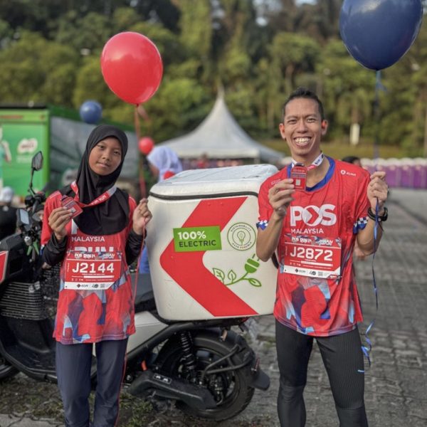 Wonder Balloon & POS Malaysia Fun Run Pacer Balloons and Inflatable Arch